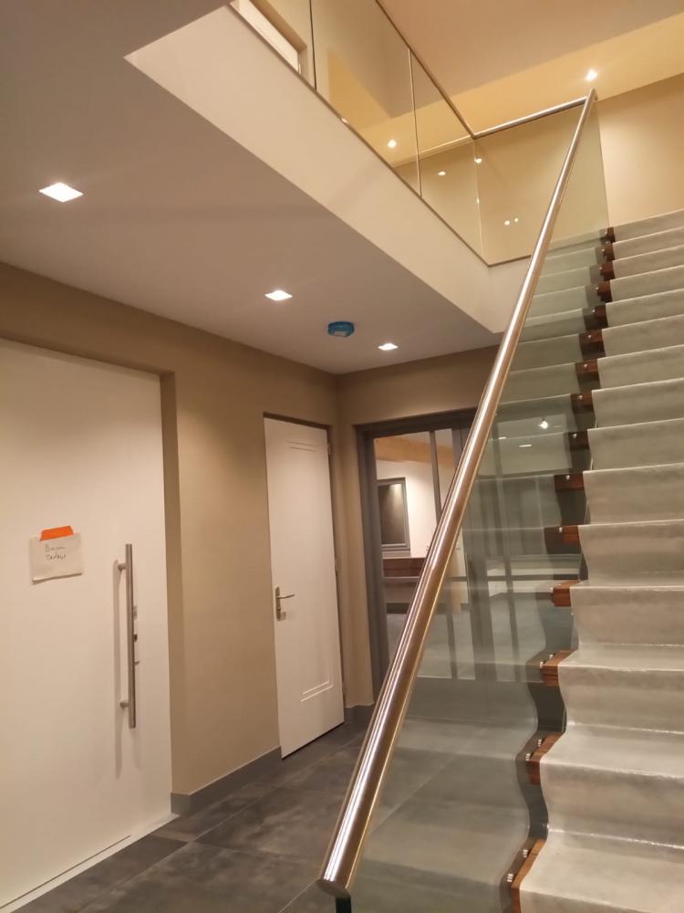 Entreehal villa Driebergen Houten gevelbekleiding