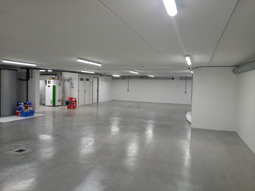 Parkeerkelder villa Driebergen Trap in vide hal
